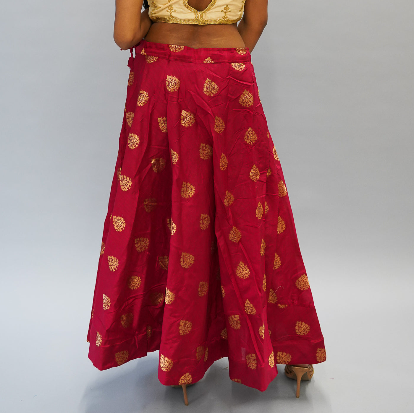 Buy Oat Tan Brocade Skirt With Attached Organza Dupatta And Red Raw Silk  Embroidered Blouse Online - Kalki Fashion